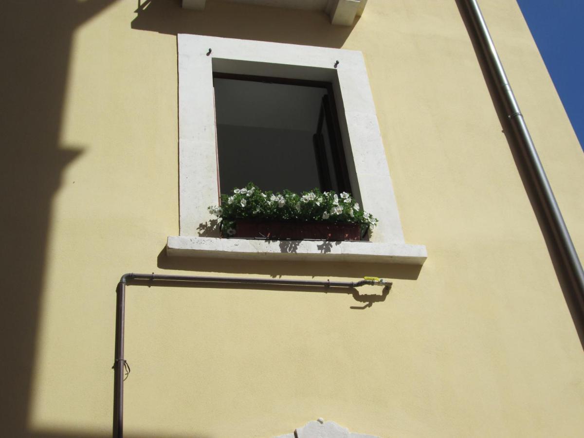B&B Regina Margherita LʼAquila Exterior foto
